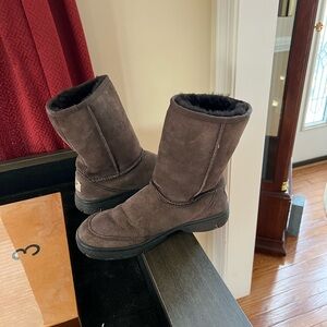 UGG 5275 Offroader Rubber Outsole short dark Brown boots